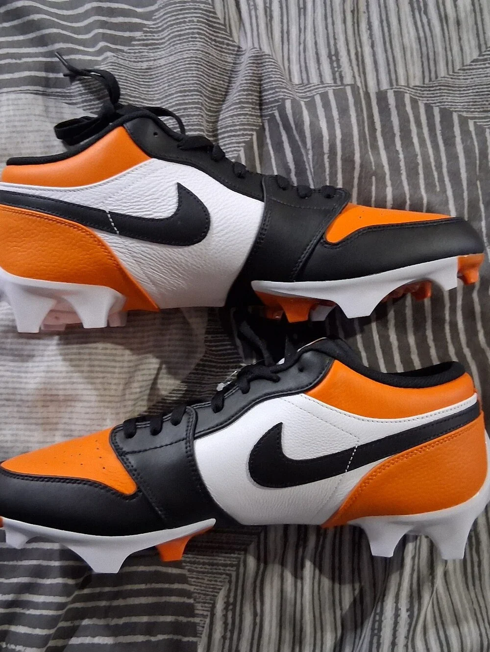Jordan Shattered Backboards Men’s Low-Top Cleats in Orange, Black & White